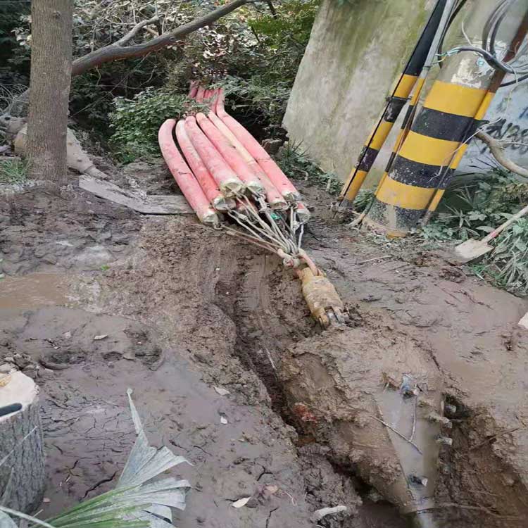 贡山拖拉管